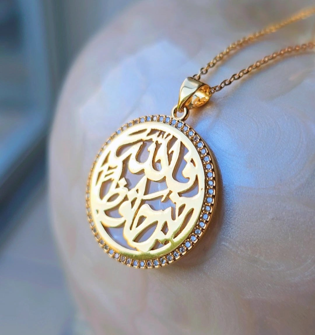 Luxury 21k Gold Plated Classic Arabic Calligraphy Pendant Necklace with CZ and Natural White Shell
