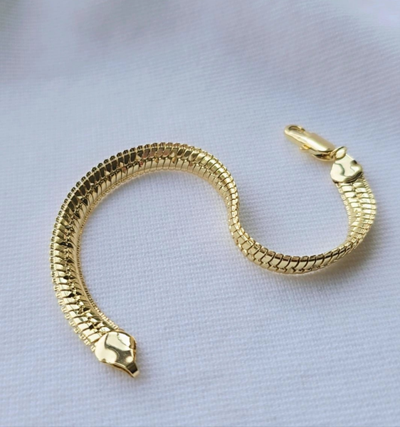 Trendy Gold-Plated Snake Bracelet Unisex Tarnish-Free Lightweight Hypoallergenic Elegant Wrap Design for Everyday Wear