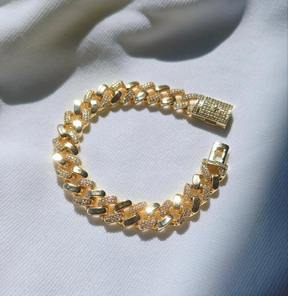 Gold Plated Prong Bracelet with CZ Stones Tarnish-Free Hypoallergenic Sparkling Detail Everyday Wear Fashion Accessory