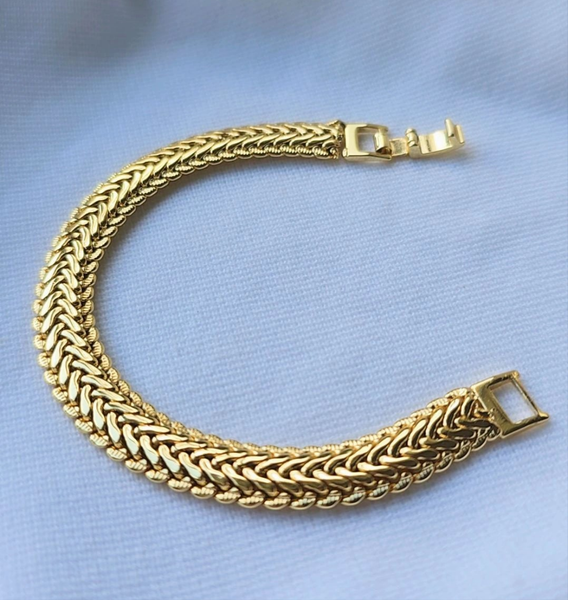 Trendy Gold-Plated Snake Bracelet Unisex Tarnish-Free Lightweight Hypoallergenic Elegant Wrap Design for Everyday Wear