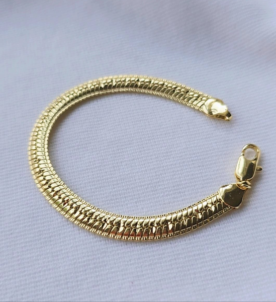 Trendy Gold-Plated Snake Bracelet Unisex Tarnish-Free Lightweight Hypoallergenic Elegant Wrap Design for Everyday Wear