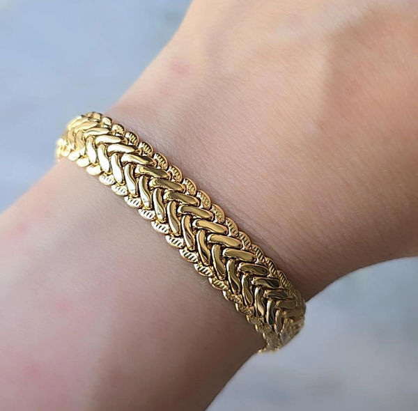 Trendy Gold-Plated Snake Bracelet Unisex Tarnish-Free Lightweight Hypoallergenic Elegant Wrap Design for Everyday Wear