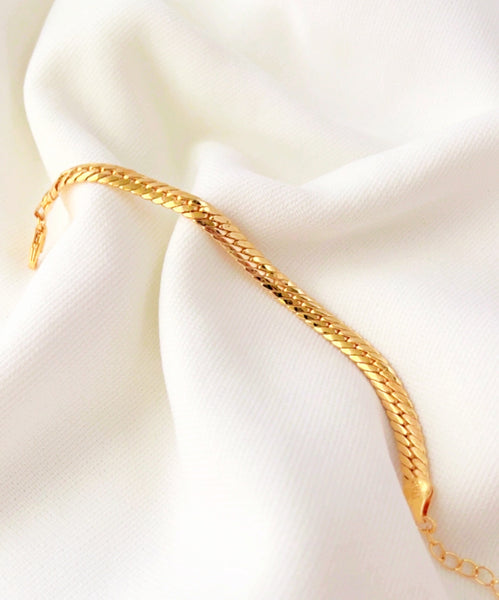 Trendy Gold-Plated Snake Bracelet Unisex Tarnish-Free Lightweight Hypoallergenic Elegant Wrap Design for Everyday Wear