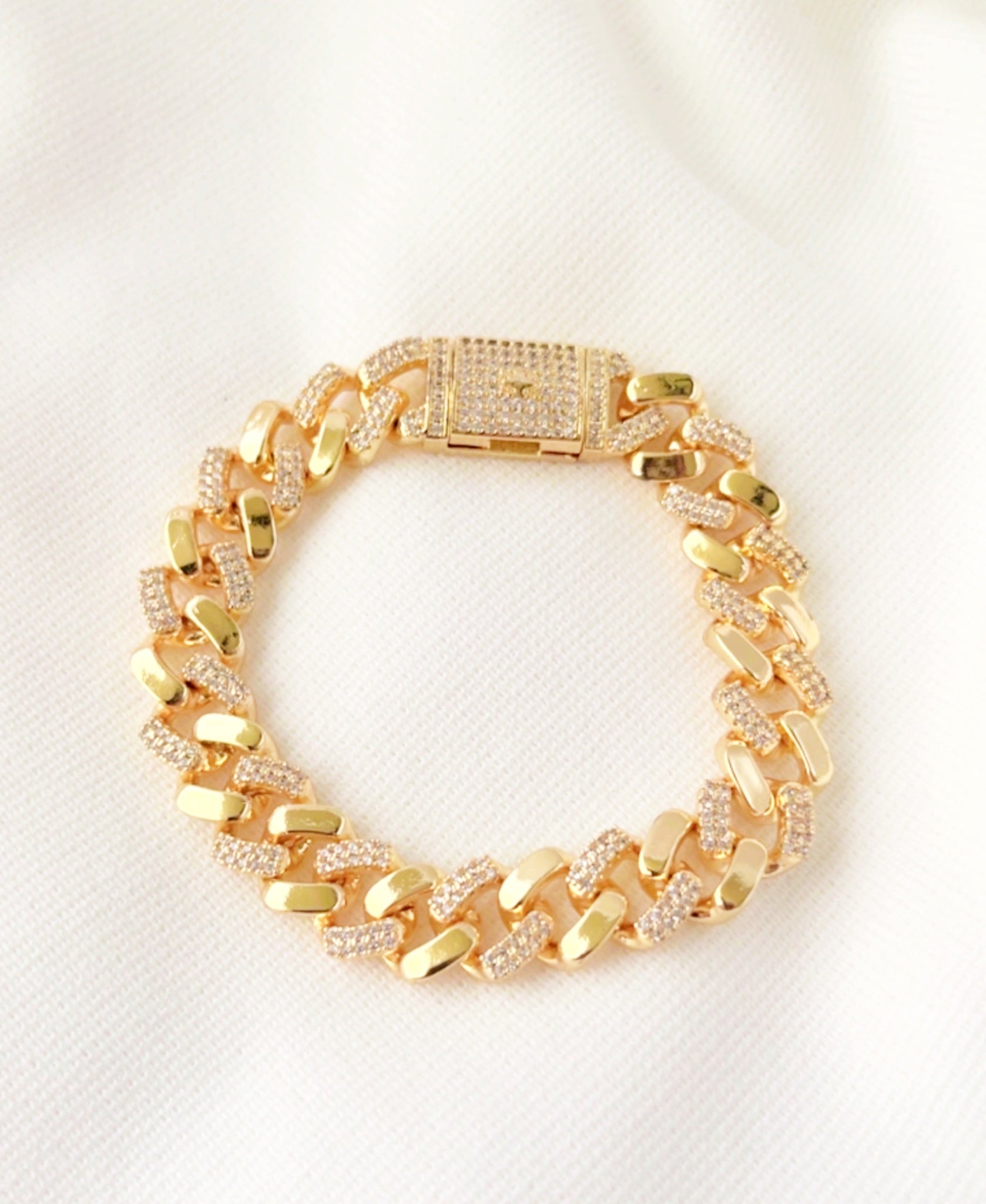 Gold Plated Prong Bracelet with CZ Stones Tarnish-Free Hypoallergenic Sparkling Detail Everyday Wear Fashion Accessory