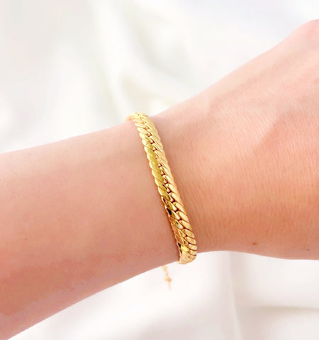 Trendy Gold-Plated Snake Bracelet Unisex Tarnish-Free Lightweight Hypoallergenic Elegant Wrap Design for Everyday Wear
