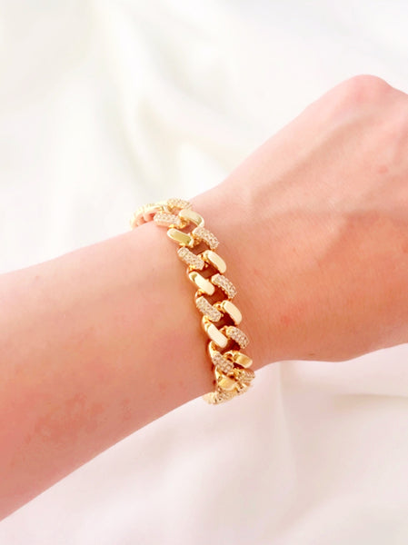 Gold Plated Prong Bracelet with CZ Stones Tarnish-Free Hypoallergenic Sparkling Detail Everyday Wear Fashion Accessory