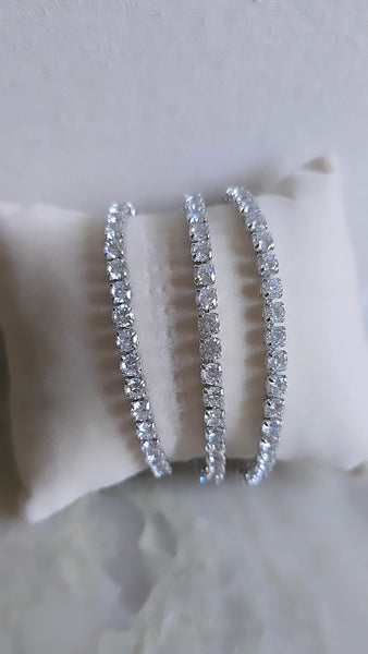 Luxury 18K Silver Tennis Bracelet Exquisite Design for Everyday Glamour or Evening Outfits