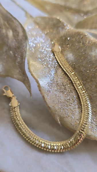 Trendy Gold-Plated Snake Bracelet Unisex Tarnish-Free Lightweight Hypoallergenic Elegant Wrap Design for Everyday Wear