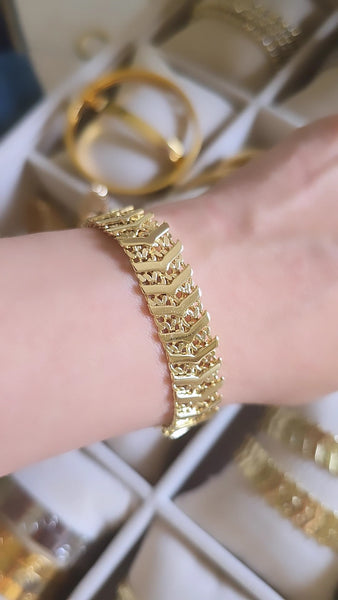 Gold Plated Prong Bracelet with CZ Stones Tarnish-Free Hypoallergenic Sparkling Detail Everyday Wear Fashion Accessory