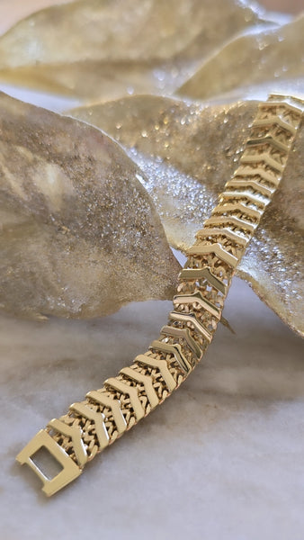 Gold Plated Prong Bracelet with CZ Stones Tarnish-Free Hypoallergenic Sparkling Detail Everyday Wear Fashion Accessory