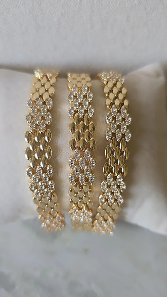 Trendy Gold-Plated Snake Bracelet Unisex Tarnish-Free Lightweight Hypoallergenic Elegant Wrap Design for Everyday Wear