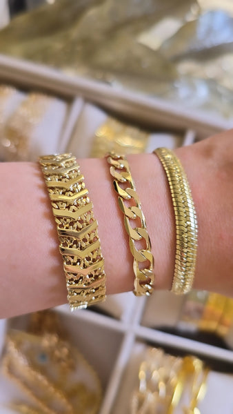 Trendy Gold-Plated Snake Bracelet Unisex Tarnish-Free Lightweight Hypoallergenic Elegant Wrap Design for Everyday Wear
