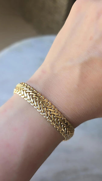 Trendy Gold-Plated Snake Bracelet Unisex Tarnish-Free Lightweight Hypoallergenic Elegant Wrap Design for Everyday Wear