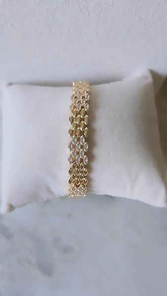 Trendy Gold-Plated Snake Bracelet Unisex Tarnish-Free Lightweight Hypoallergenic Elegant Wrap Design for Everyday Wear